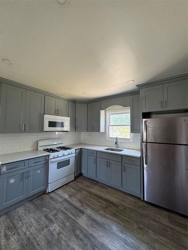 property at 2015 Great Neck Rd