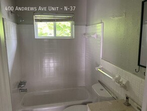 400 Andrews Ave in Dallas, TX - Foto de edificio - Building Photo