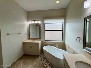 2820 Cinnamon Bay Cir in Naples, FL - Building Photo - Building Photo