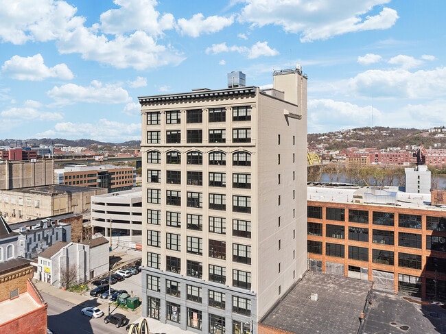 1627 On The Strip in Pittsburgh, PA - Foto de edificio - Building Photo