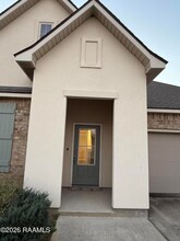 401 Eastwood Dr in Lafayette, LA - Foto de edificio - Building Photo
