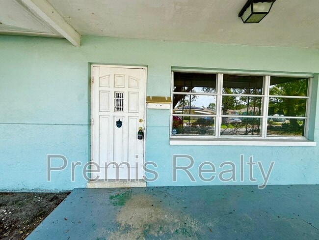 990 62nd Terrace S in St. Petersburg, FL - Building Photo - Building Photo
