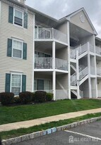 102 Albury Way in North Brunswick, NJ - Building Photo