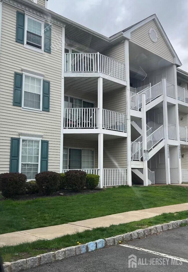 property at 102 Albury Way