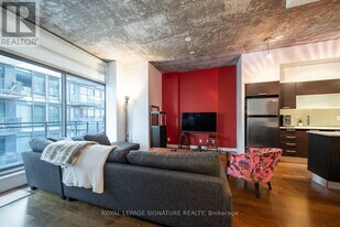 10 Morrison St in Toronto, ON - Building Photo
