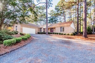 965 Monticello Dr in Pinehurst, NC - Building Photo