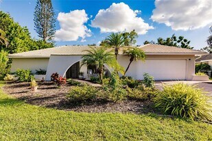 904 S Doral Ln in Venice, FL - Building Photo