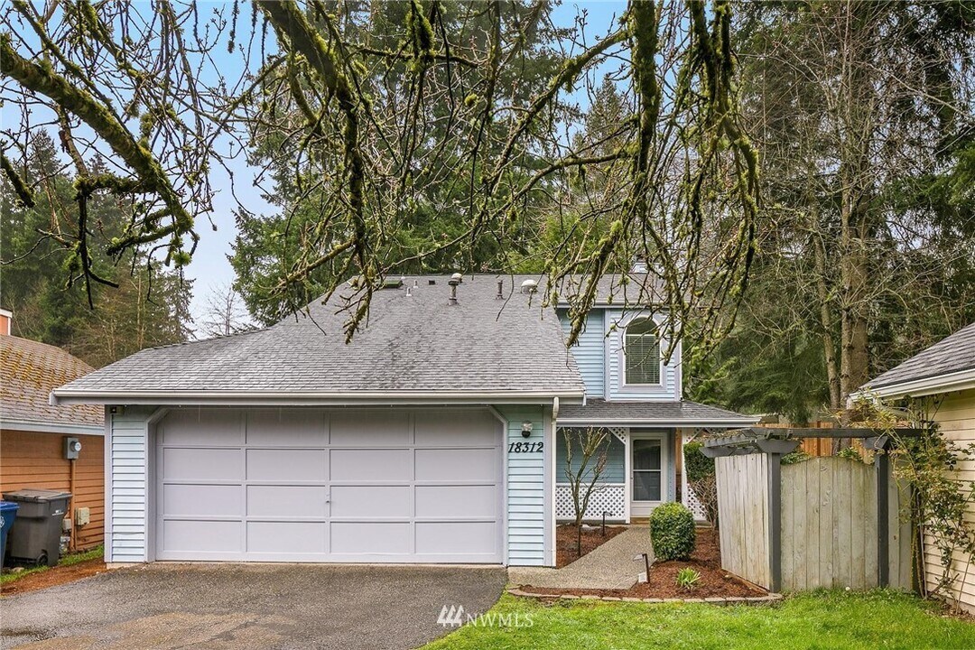 18312 NE 92nd Ct in Redmond, WA - Building Photo