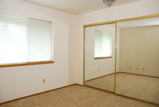 Forest Green Apartments in Beaverton, OR - Building Photo - Building Photo