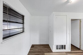 920 N 3rd Ave in Munday, TX - Building Photo - Building Photo