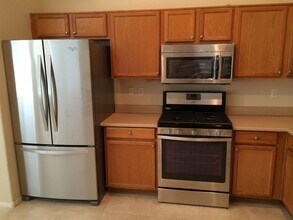 3220 Little Stream St in Las Vegas, NV - Building Photo - Building Photo