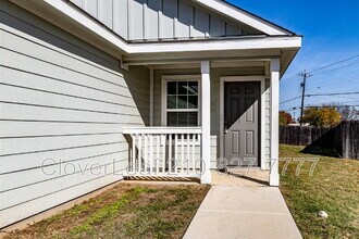 302 Pradera Cove in San Antonio, TX - Building Photo - Building Photo