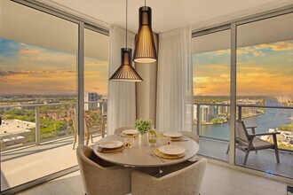 4010 S Ocean Dr in Hollywood, FL - Building Photo - Building Photo