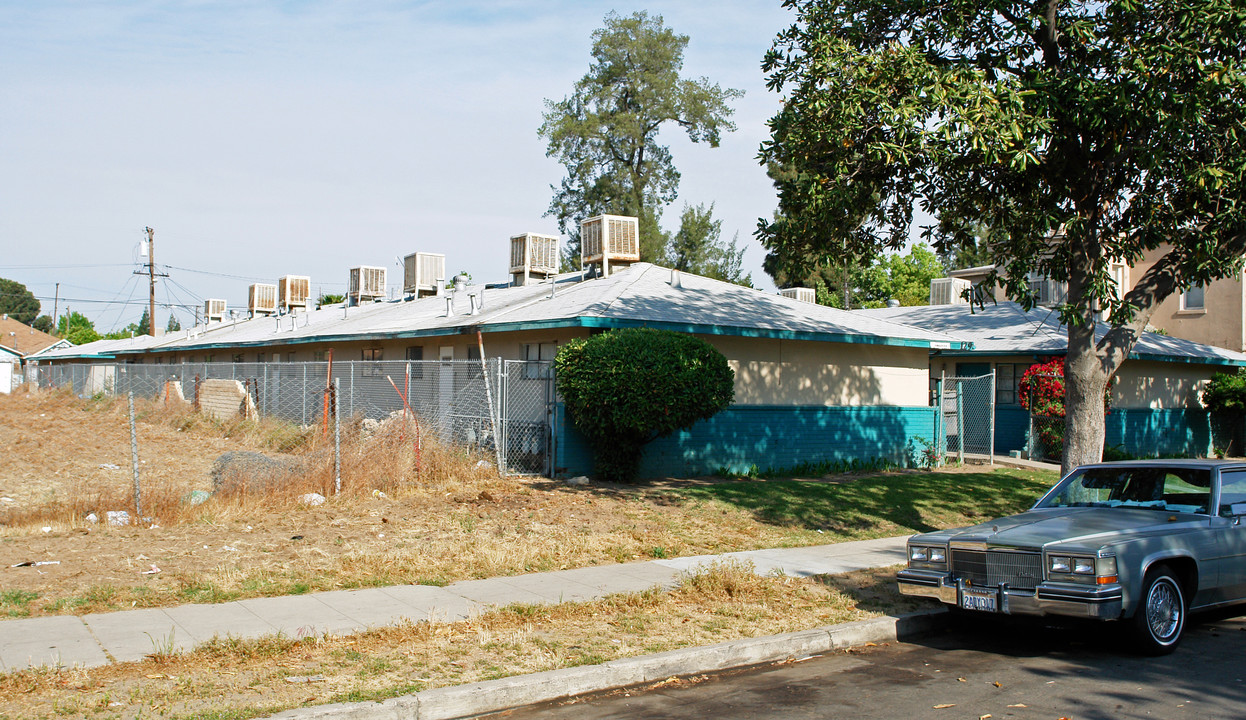 129 N Glenn Ave in Fresno, CA - Building Photo