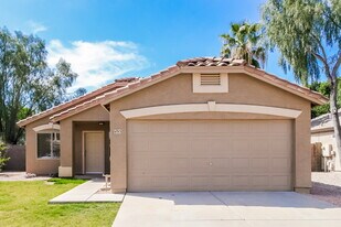 495 W Scott Ave in Gilbert, AZ - Building Photo