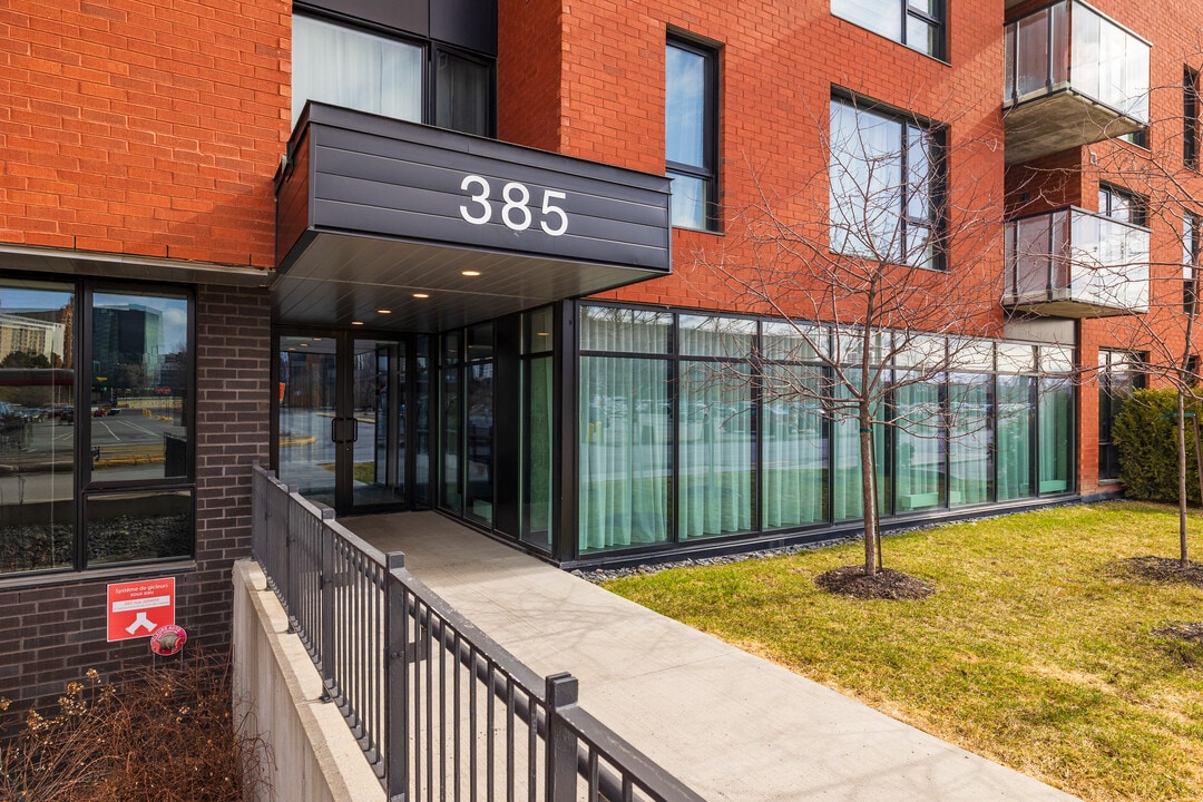 Gardenville Vieux Longueuil in Longueuil, QC - Building Photo