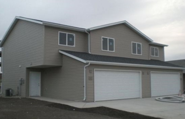 Bremner Twin Homes in Bismarck, ND - Foto de edificio