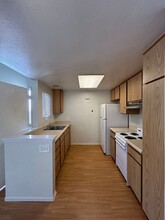 879 W San Ysidro Blvd in San Diego, CA - Foto de edificio - Building Photo