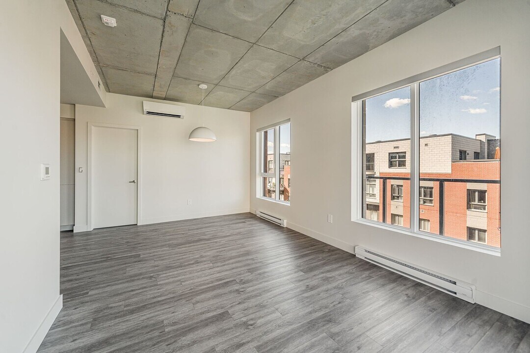 308 Rue Crevier in St. Laurent, QC - Building Photo