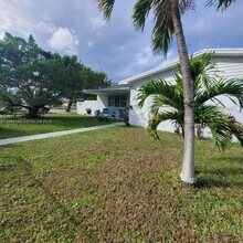 19930 SW 118th Pl in Miami, FL - Building Photo - Building Photo