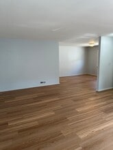 12 Colonial Dr in Bayonne, NJ - Foto de edificio - Building Photo