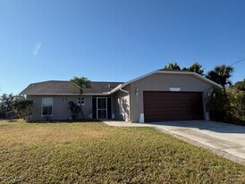 1242 Ermine St E in Lehigh Acres, FL - Building Photo