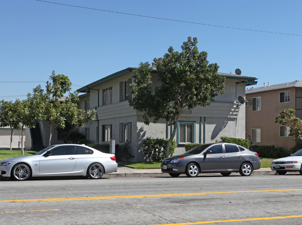 2124 Lincoln St in Burbank, CA - Building Photo