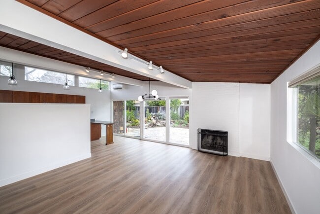 994 Van Auken Cir in Palo Alto, CA - Building Photo - Building Photo