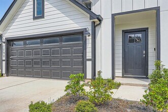 190 Frogmore Lp in Uhland, TX - Building Photo - Building Photo