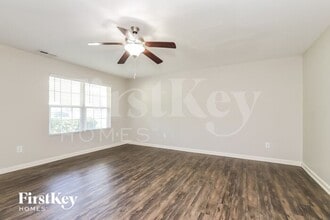 2202 Matthew Oaks Ct in Greensboro, NC - Building Photo - Building Photo