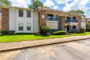 6040 Grelot Rd in Mobile, AL - Building Photo