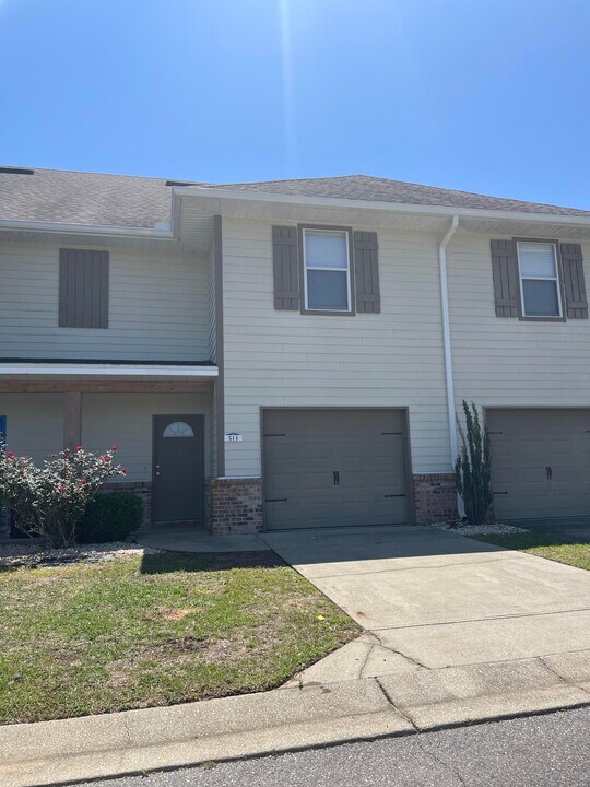 513 Arbor Lake Dr in Crestview, FL - Building Photo