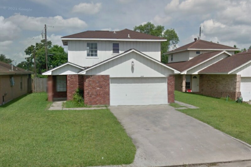 2405 26th St N in Texas City, TX - Building Photo