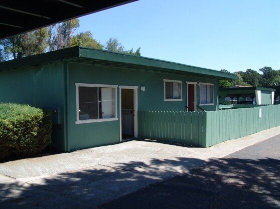 Creekside Village Apartments in Willits, CA - Building Photo