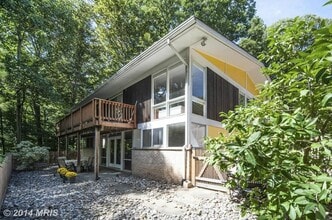 20 Crest Park Ct, Unit B in Silver Spring, MD - Building Photo - Building Photo