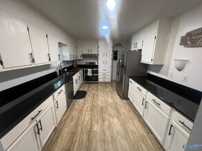 409 Cumberland Dr SE in Huntsville, AL - Building Photo - Building Photo