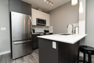11303-11105 105 Ave NW in Edmonton, AB - Building Photo - Building Photo