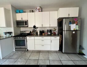372 Medford St in Somerville, MA - Building Photo - Building Photo