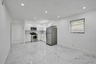 DANIA POINTE in Dania Beach, FL - Building Photo