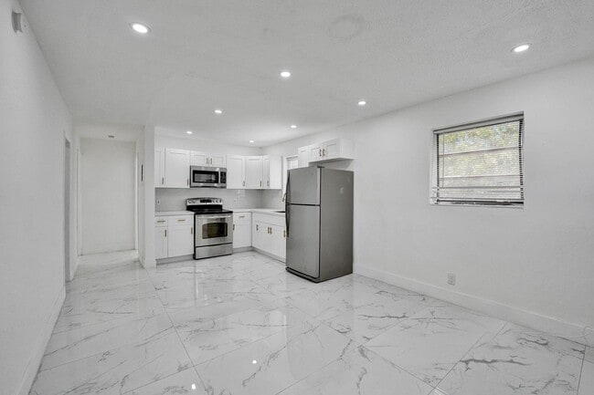 DANIA POINTE