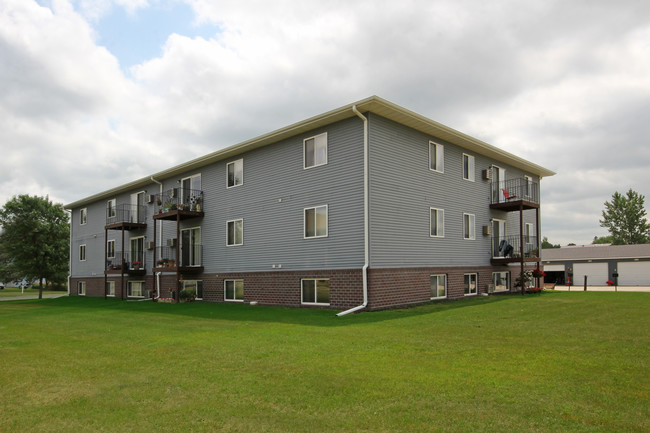 Star Apartments in Mahnomen, MN - Building Photo - Building Photo