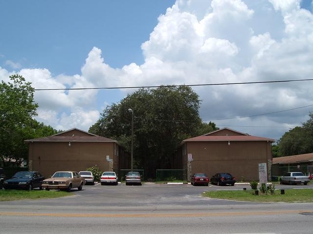 En Alquiler in Tampa, FL - Foto de edificio - Building Photo