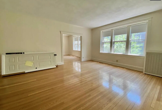 9 Alton Pl, Unit 3 in Brookline, MA - Foto de edificio - Building Photo