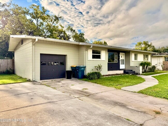 845 Acapulco Rd in Jacksonville, FL - Foto de edificio - Building Photo