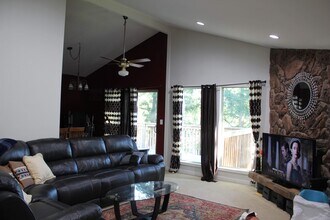 12939 NE 195th Pl in Bothell, WA - Building Photo - Building Photo