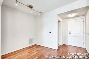 7204 Oak Manor Dr in San Antonio, TX - Building Photo - Building Photo