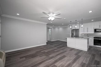 20 Spinning Wheel Rd in Massapequa, NY - Building Photo - Building Photo