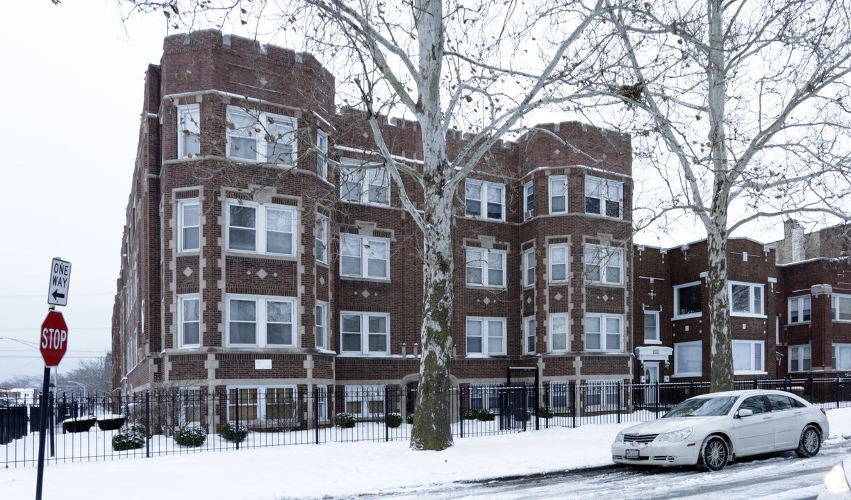 7801 S Bennett Ave in Chicago, IL - Building Photo