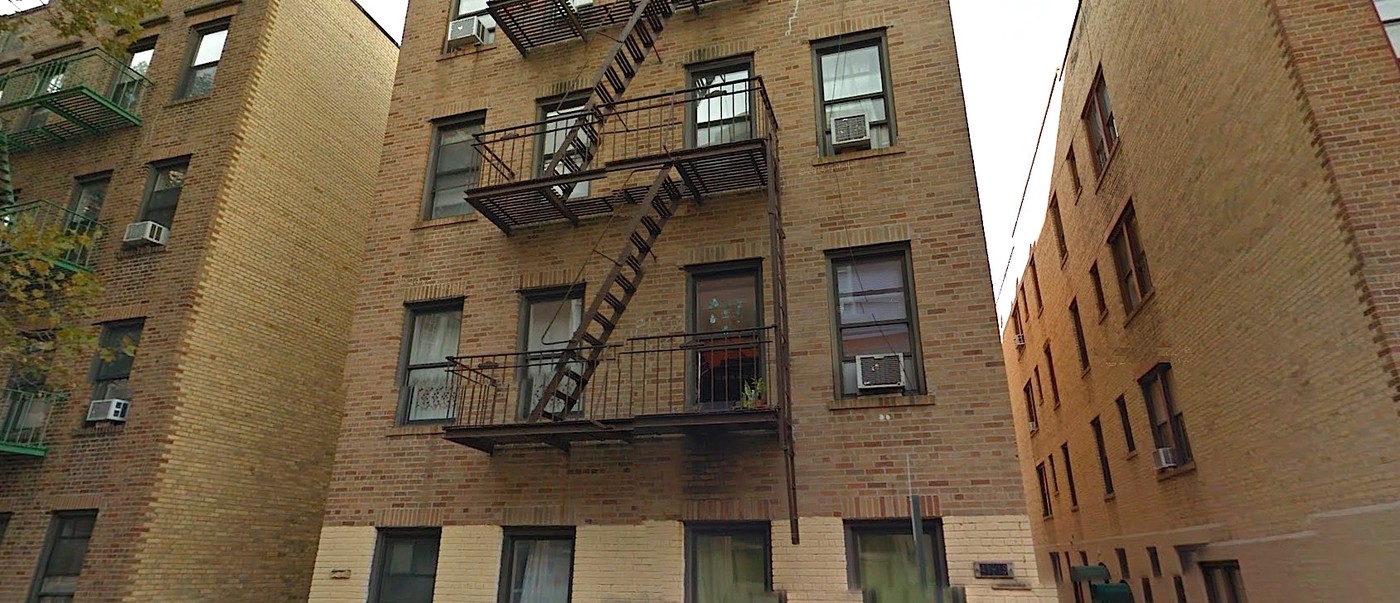 41-19 Gleane St in Flushing, NY - Foto de edificio