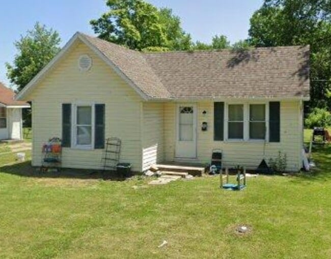 property at 1502 N Olive St